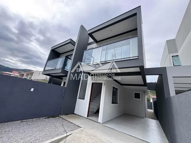 Sobrado com 100m² 2 quartos e 3 banheiros, à venda, no bairro Forquilhas em São José