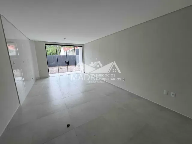 Sobrado com 100m² 2 quartos e 3 banheiros, à venda, no bairro Forquilhas em São José