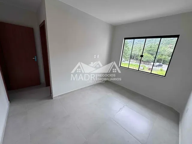 Sobrado com 100m² 2 quartos e 3 banheiros, à venda, no bairro Forquilhas em São José