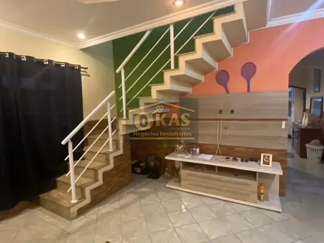 Sobrado com 400m² 4 quartos e 2 banheiros, à venda, no bairro Vila Nova Urupês em Suzano