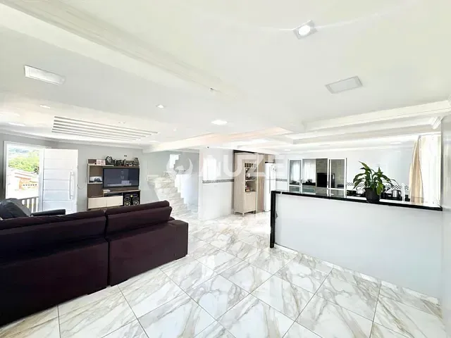 Sobrado com 253m² 3 quartos e 3 banheiros, à venda, no bairro Santa Terezinha em Fazenda Rio Grande