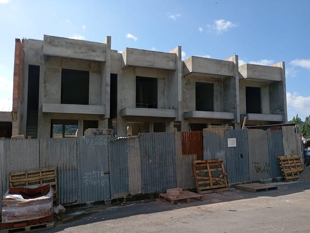 Sobrado 2 quartos e 1 banheiro, à venda, no bairro São Virgílio em Caxias do Sul