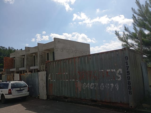 Sobrado 2 quartos e 1 banheiro, à venda, no bairro São Virgílio em Caxias do Sul