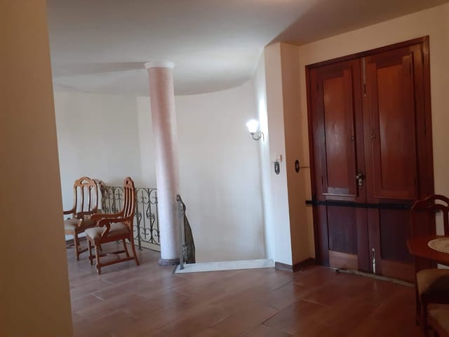 Casa com 620m² 4 quartos e 5 banheiros, à venda, no bairro Areal em Pelotas