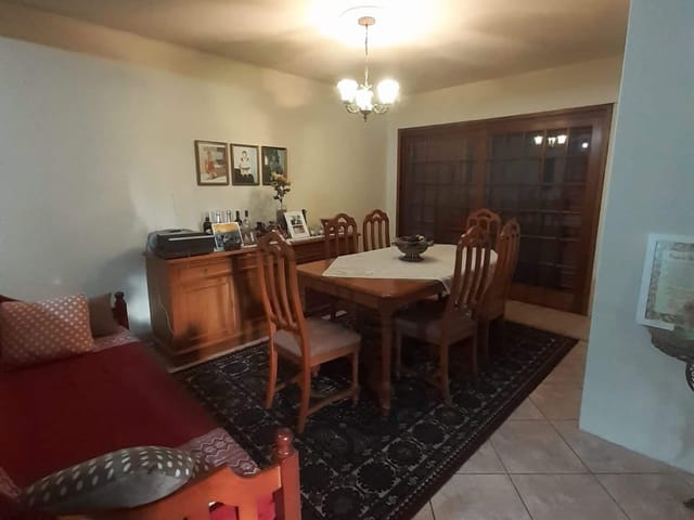 Casa com 620m² 4 quartos e 5 banheiros, à venda, no bairro Areal em Pelotas