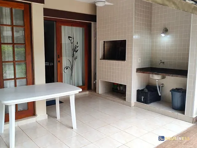 Sobrado 3 quartos e 2 banheiros, à venda, no bairro Riviera em Bertioga