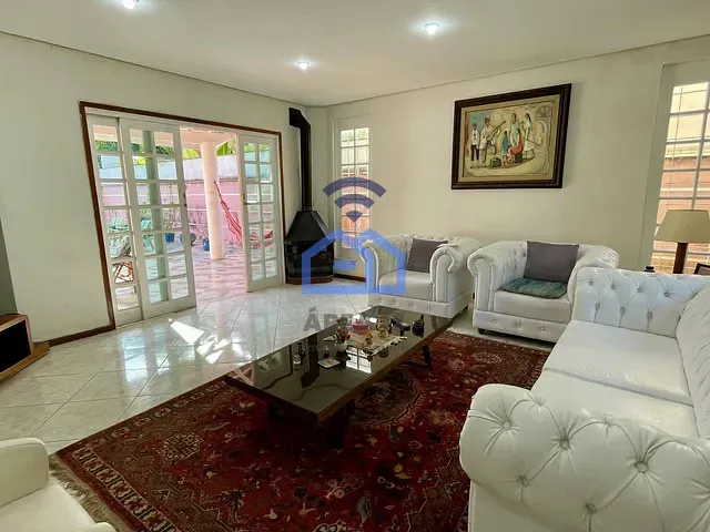 Sobrado com 337m² 3 quartos e 5 banheiros, à venda, no bairro Martim de Sá em Caraguatatuba