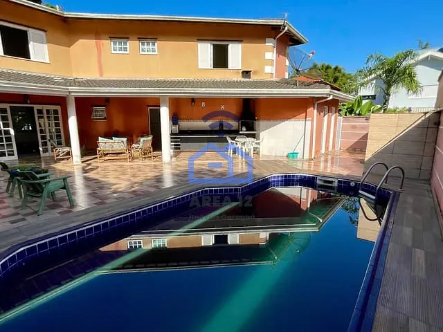 Sobrado com 337m² 3 quartos e 5 banheiros, à venda, no bairro Martim de Sá em Caraguatatuba