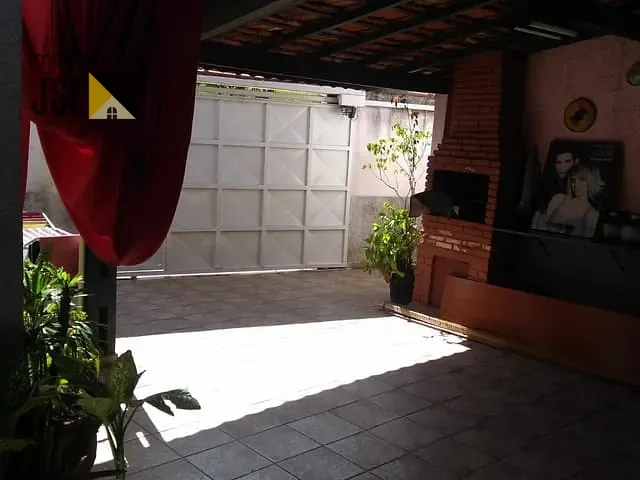 Sobrado com 175m² 2 quartos e 2 banheiros, à venda, no bairro Parque Residencial Maria Elmira em Caçapava