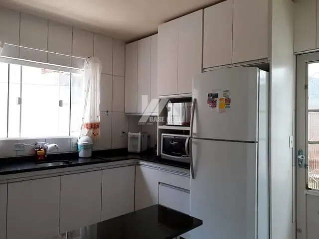 Sobrado com 118m² 3 quartos e 2 banheiros, à venda, no bairro Olarias em Ponta Grossa