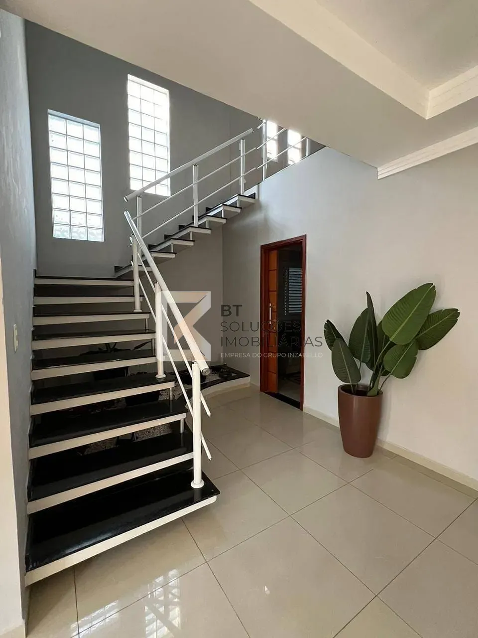 Sobrado, 3 quartos, 244 m² - Foto 2