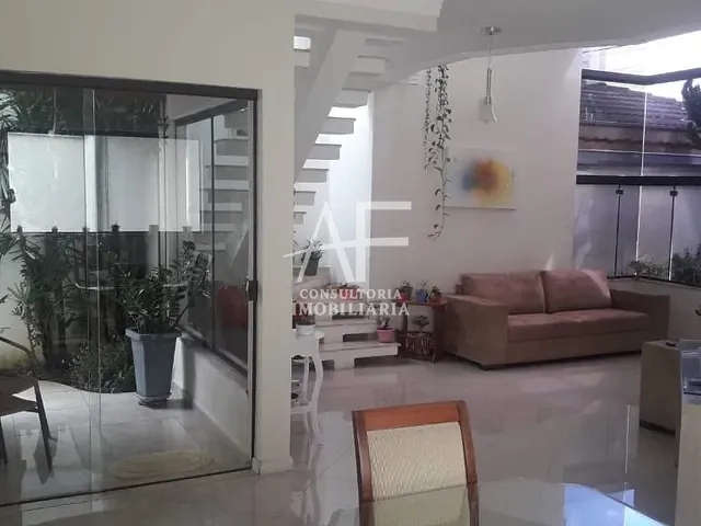 Sobrado com 250m², à venda, no bairro Residencial Jardim Aurora em Pindamonhangaba