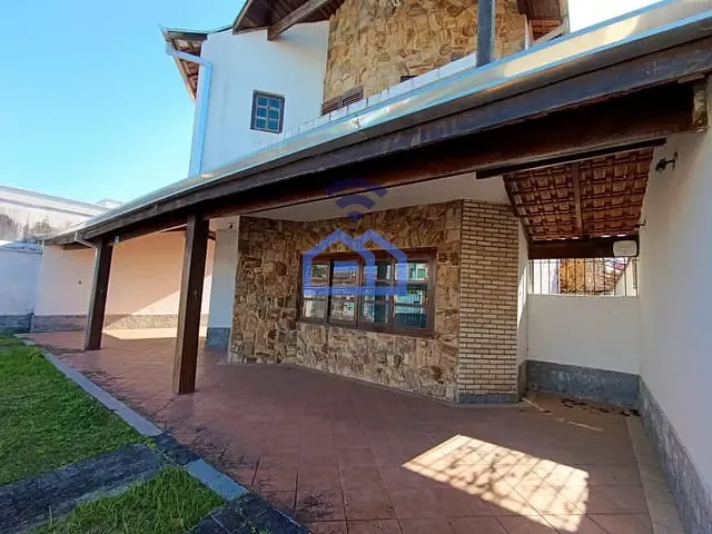 Sobrado com 336m² 5 quartos e 4 banheiros, à venda, no bairro Indaiá em Caraguatatuba