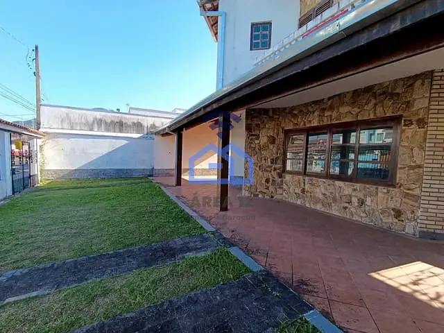 Sobrado com 336m² 5 quartos e 4 banheiros, à venda, no bairro Indaiá em Caraguatatuba