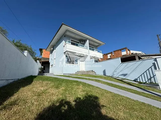 Sobrado com 160m² 2 quartos e 2 banheiros, à venda, no bairro Bela Vista em Palhoça