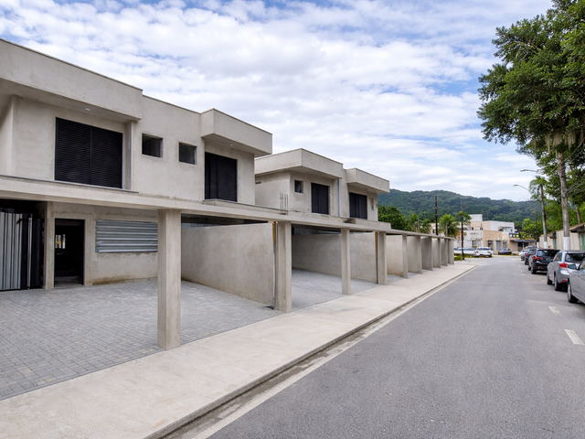 Sobrado com 213m² 3 quartos e 2 banheiros, à venda, no bairro Centro em Bertioga
