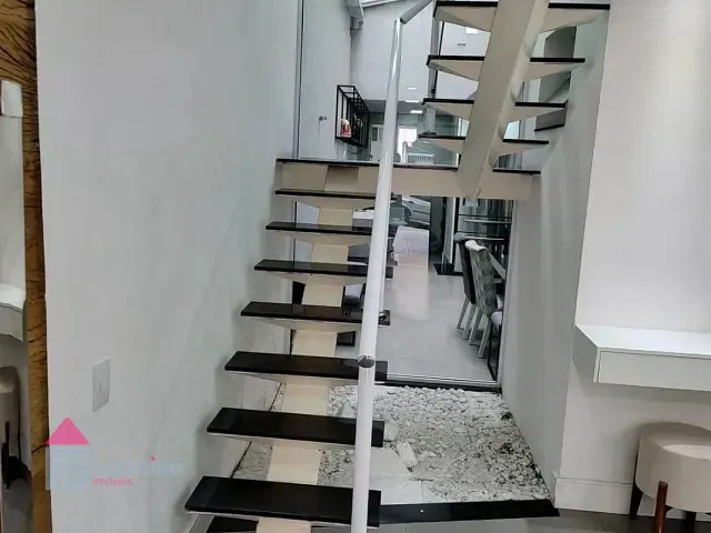 Sobrado com 300m² 4 quartos e 4 banheiros, à venda, no bairro Jardim Sandra em São Paulo