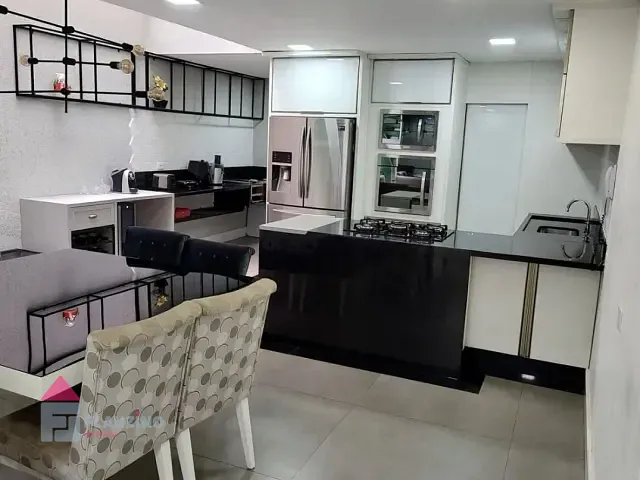 Sobrado com 300m² 4 quartos e 4 banheiros, à venda, no bairro Jardim Sandra em São Paulo