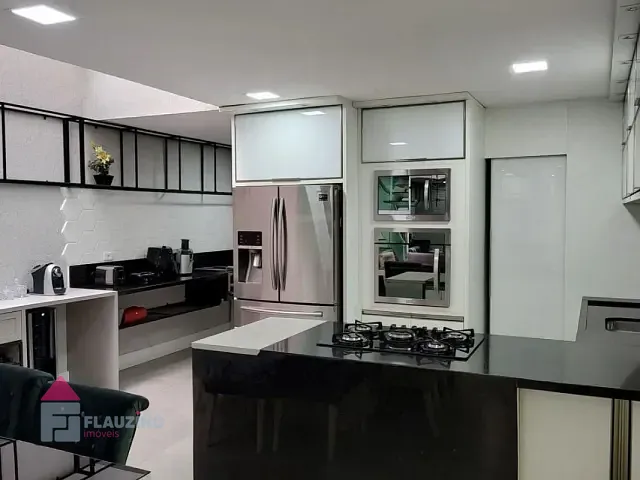 Sobrado com 300m² 4 quartos e 4 banheiros, à venda, no bairro Jardim Sandra em São Paulo