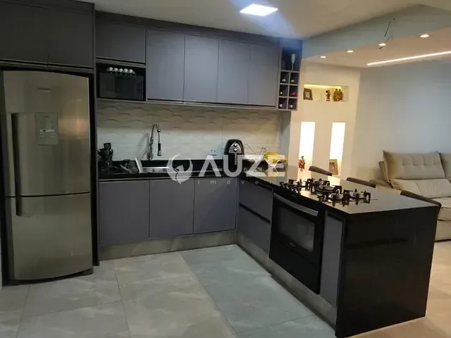 Sobrado com 104m² 3 quartos e 2 banheiros, à venda, no bairro Afonso Pena em São José Dos Pinhais