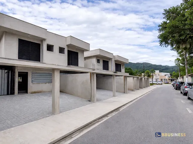 Sobrado com 161m² 3 quartos e 2 banheiros, à venda, no bairro Centro em Bertioga