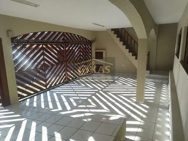 Sobrado com 250m² 4 quartos e 4 banheiros, à venda, no bairro Jardim Nova Poá em Poá