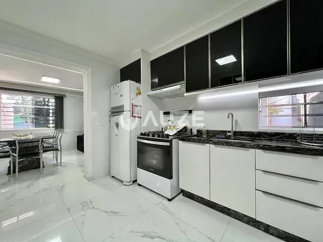 Sobrado com 150m² 4 quartos e 4 banheiros, à venda, no bairro Capão Raso em Curitiba