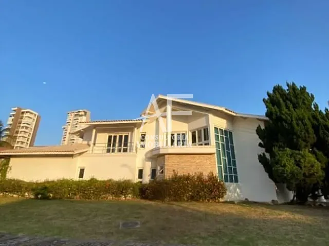 Sobrado com 820m² 4 quartos e 7 banheiros, para alugar, no bairro Condomínio Village Taubaté em Taubaté