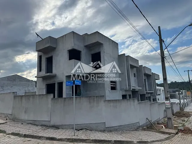 Sobrado 3 quartos e 1 banheiro, à venda, no bairro Sertão do Maruim em São José