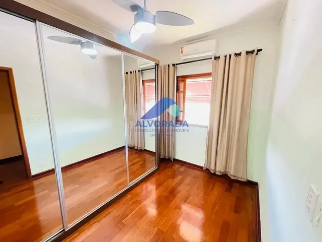 Sobrado com 375m² 4 quartos e 4 banheiros, à venda, no bairro Vila Zezé em Jacareí