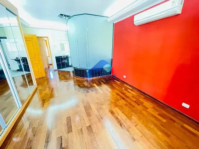 Sobrado com 375m² 4 quartos e 4 banheiros, à venda, no bairro Vila Zezé em Jacareí