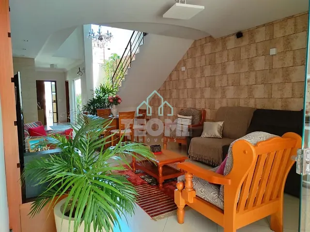 Sobrado com 440m² 4 quartos e 3 banheiros, à venda, no bairro Centro em Taubaté