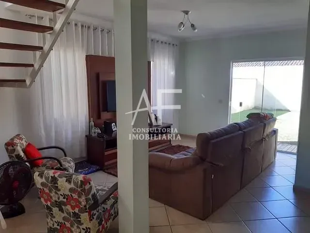 Sobrado com 300m² 3 quartos e 5 banheiros, à venda, no bairro Parque Vera Cruz em Tremembé