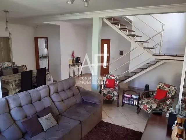 Sobrado com 300m² 3 quartos e 5 banheiros, à venda, no bairro Parque Vera Cruz em Tremembé