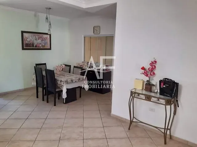 Sobrado com 300m² 3 quartos e 5 banheiros, à venda, no bairro Parque Vera Cruz em Tremembé