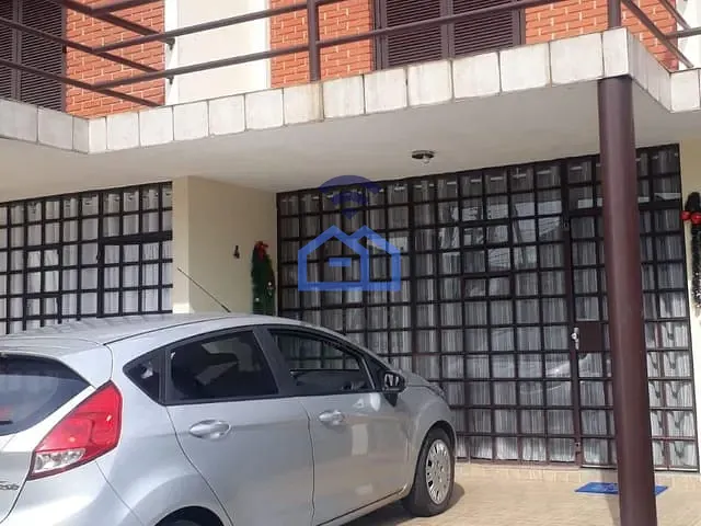 Sobrado 2 quartos e 2 banheiros, à venda, no bairro Martim de Sá em Caraguatatuba