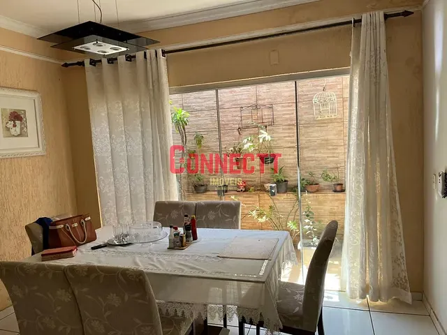 Sobrado com 200m² 3 quartos e 4 banheiros, à venda, no bairro Engenheiro Carlos de Lacerda Chaves em Ribeirão Preto