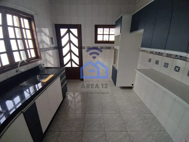 Sobrado com 386m² 3 quartos e 2 banheiros, à venda, no bairro Pontal de Santa Marina em Caraguatatuba