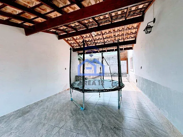 Sobrado com 386m² 3 quartos e 2 banheiros, à venda, no bairro Pontal de Santa Marina em Caraguatatuba