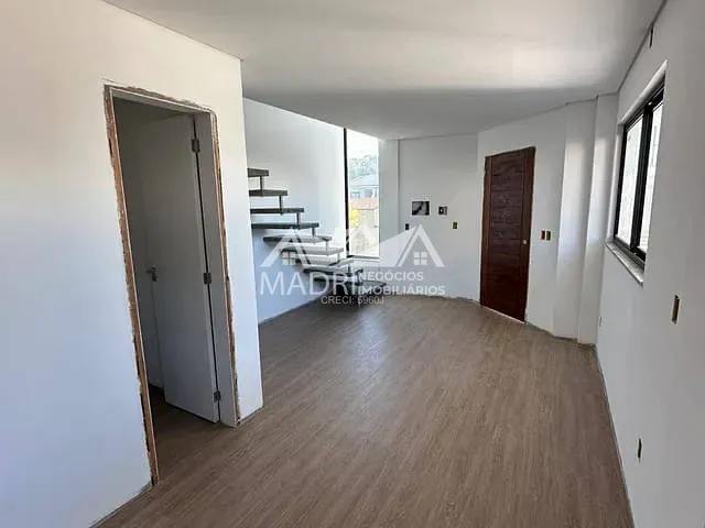 Sobrado 2 quartos e 3 banheiros, à venda, no bairro Bela Vista em Palhoça