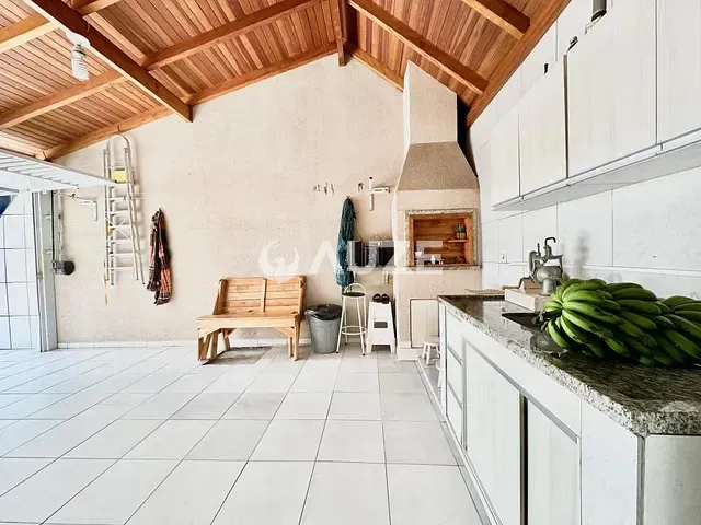 Sobrado com 97m² 3 quartos e 3 banheiros, à venda, no bairro Pinheirinho em Curitiba