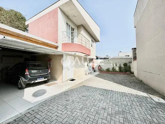 Sobrado com 97m² 3 quartos e 3 banheiros, à venda, no bairro Pinheirinho em Curitiba