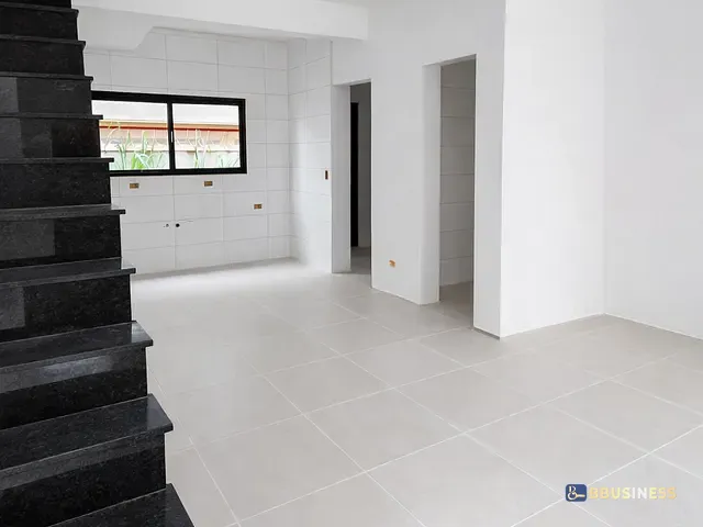 Sobrado 2 quartos e 2 banheiros, à venda, no bairro Maitinga em Bertioga