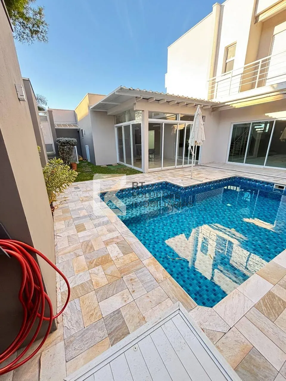 Sobrado, 3 quartos, 240 m² - Foto 1