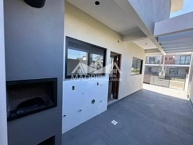 Sobrado 3 quartos e 2 banheiros, à venda, no bairro Bela Vista em Palhoça