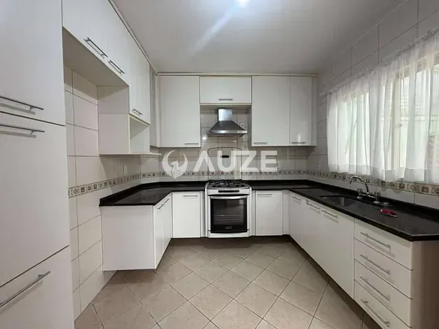 Sobrado com 180m² 3 quartos e 3 banheiros, para alugar, no bairro Jardim das Américas em Curitiba