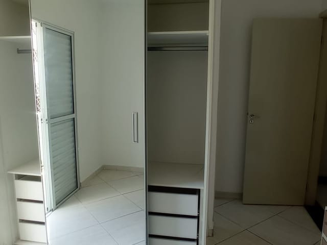 Sobrado 3 quartos e 1 banheiro, à venda ou para alugar, no bairro Vila Mazzei em São Paulo