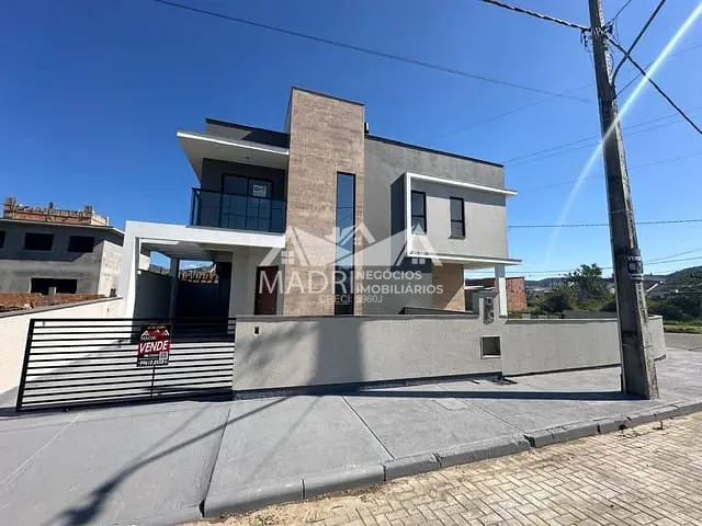 Sobrado 2 quartos e 2 banheiros, à venda, no bairro Bela Vista em Palhoça