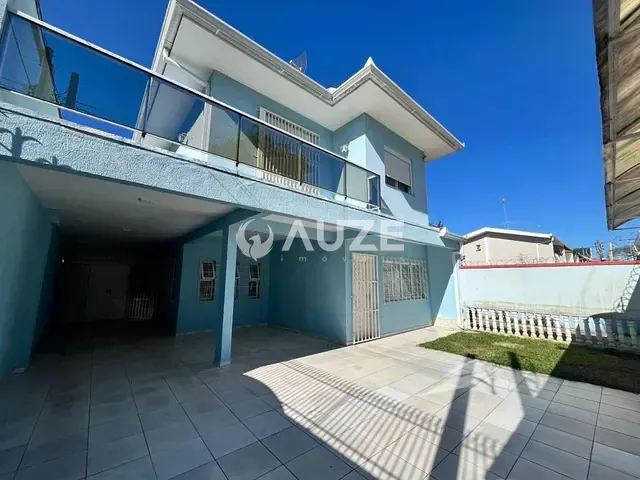 Sobrado com 200m² 4 quartos e 3 banheiros, para alugar, no bairro Boqueirão em Curitiba