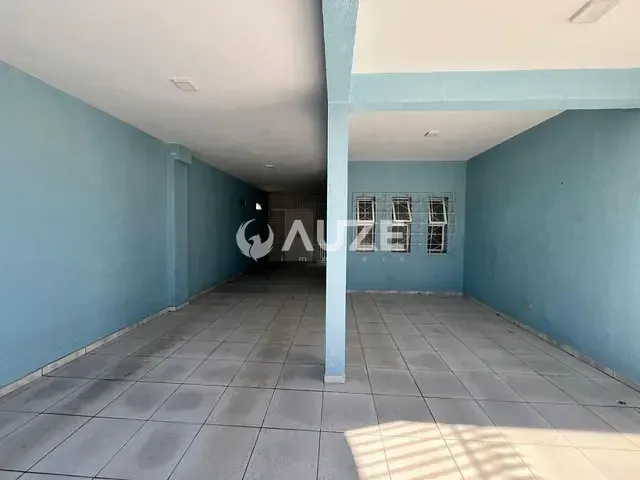 Sobrado com 200m² 4 quartos e 3 banheiros, para alugar, no bairro Boqueirão em Curitiba
